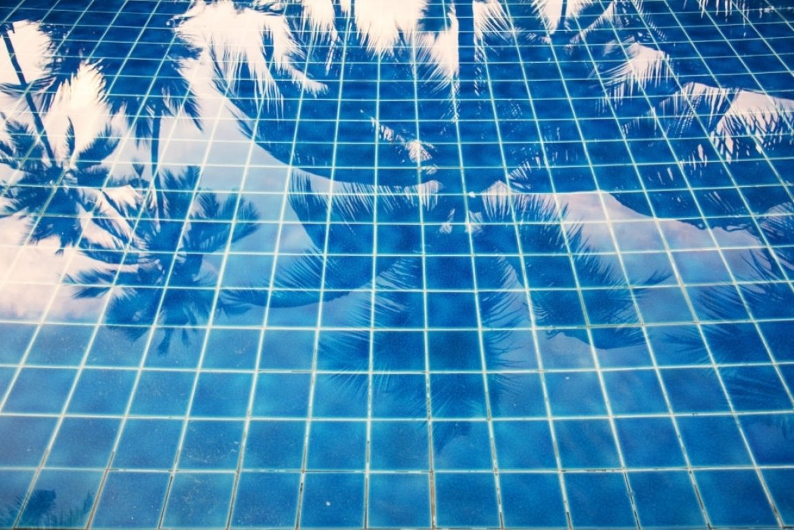 isonem pool transparent şeffaf havuz boyası